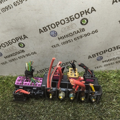 Коробка запобіжників 8L0941822 VAG