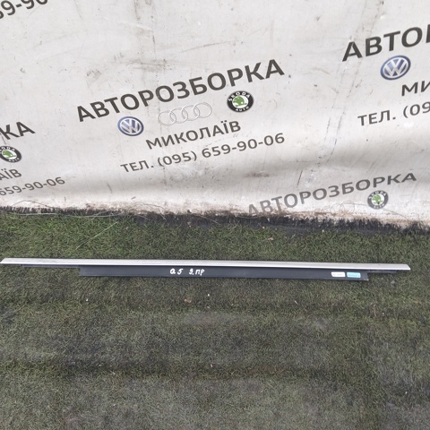 Молдинг опускного скла двері задньої, правої 8R0853764F VAG