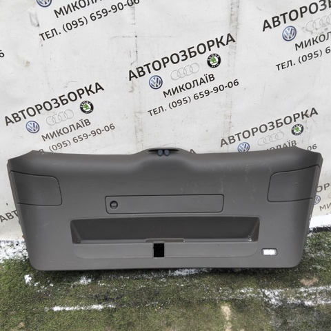 Оббивка дверей задка кузова 8R0867979B VAG