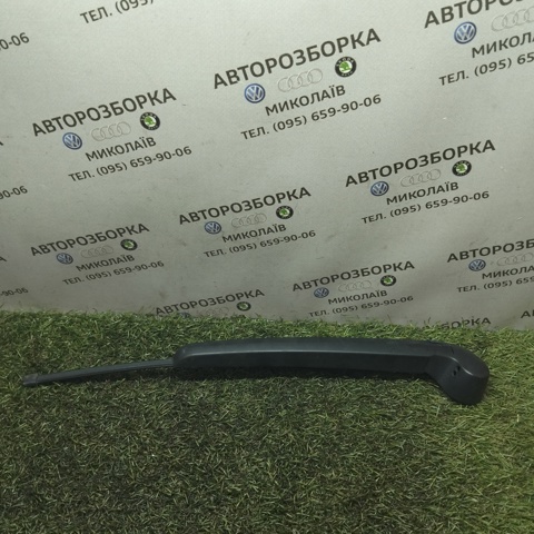 Важіль-поводок двірника заднього скла 8R0955407 VAG