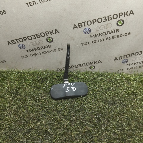 Форсунка омивача скла лобового, ліва 8R0955987B VAG
