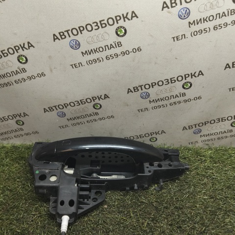 Тримач зовнішньої ручки дверей, задніх правих 8T0837886A VAG