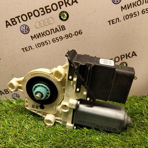 Мотор склопідйомника дверей задніх, правих 993425100 VAG