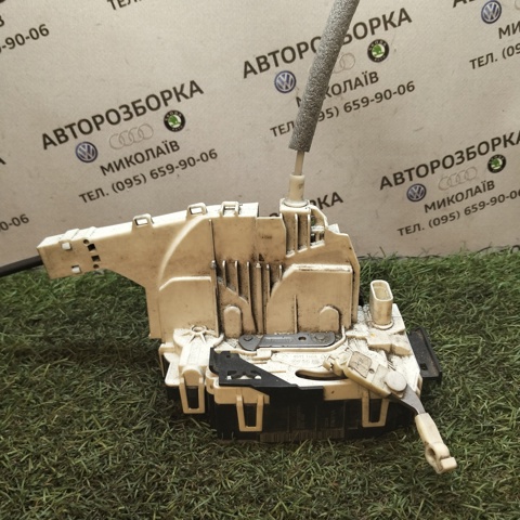 Замок дверей водія A9067202135 VAG