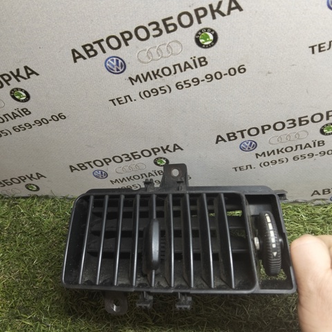 Решітка повітропровода права A9068300154 VAG