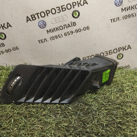 Решітка вентиляції салону на "торпедо", ліва A9068300254 MERCEDES