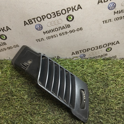 Решітка повітропровода права A9068300354 VAG