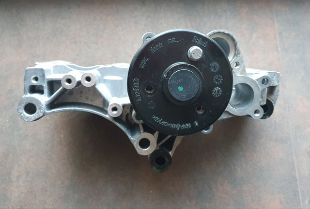Насос охолодження 11518650988 BMW