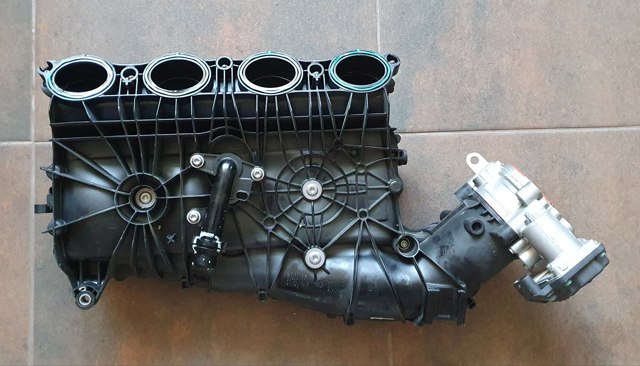 Колектор впускний 11618647975 BMW