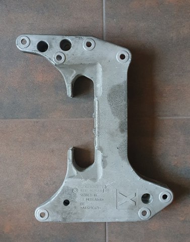 Кріплення кпп 22319485333 BMW