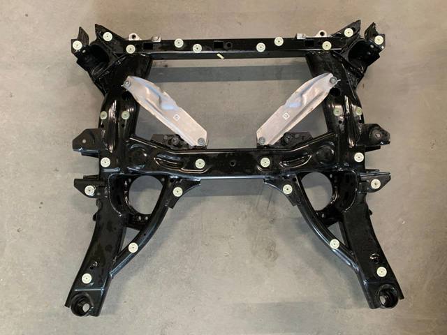 Передня балка 31106883131 BMW