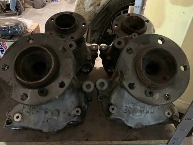 Цапфа поворотна ліва 31216792287 BMW