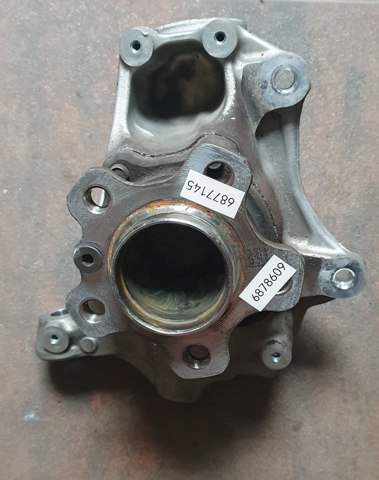 Кулак поворотний передній лівий 31216877145 BMW