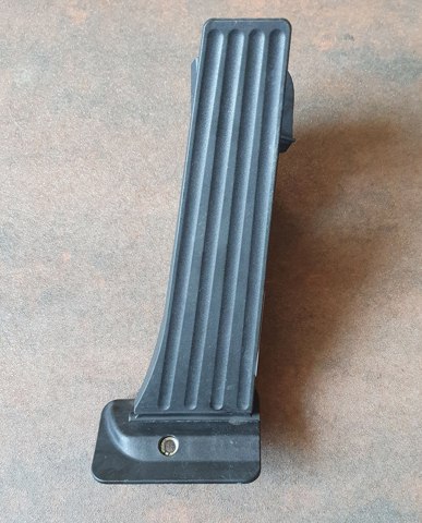 Підаль газу 35406889818 BMW