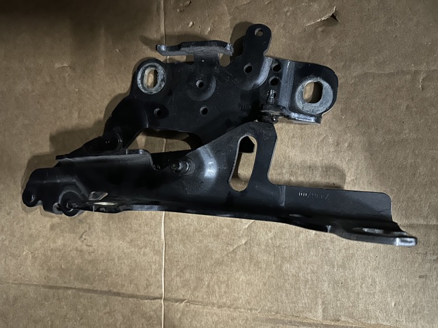 Петля капота, права 41617286344 BMW