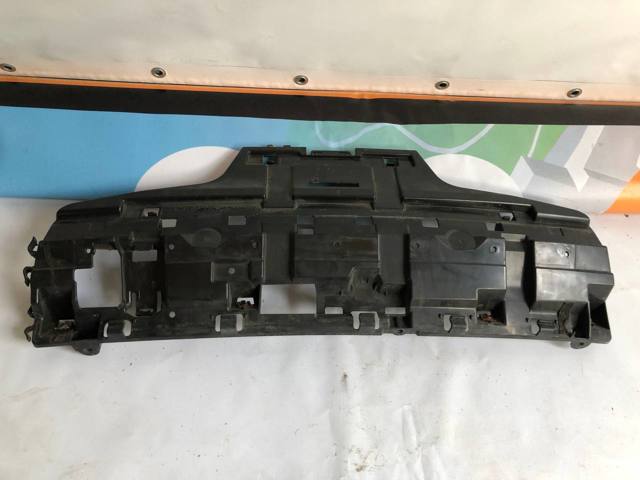 Кронштейн бампера заднього, центральний 51127285563 BMW