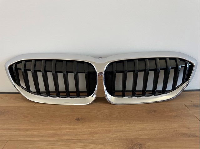 Решітка радіатора 51138072085 BMW