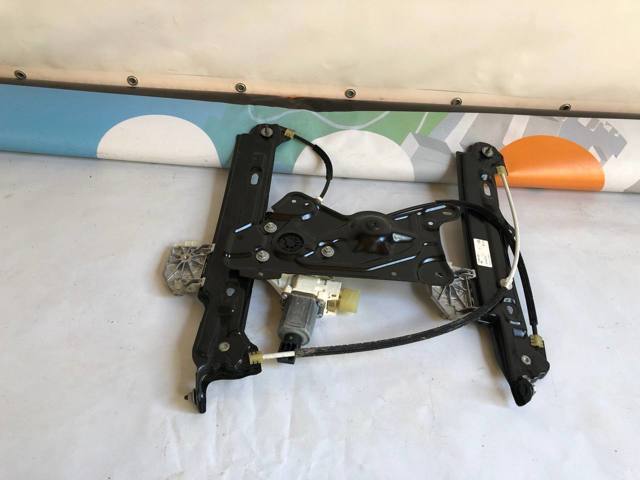 Склопідйомник задніх правих дверей 51357365258 BMW