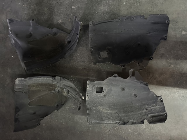 Підкрилок переднього крила, правий задній 51717340928 BMW