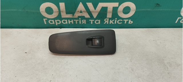 Кнопки переднього правого склопід'ємника 735532906 FIAT