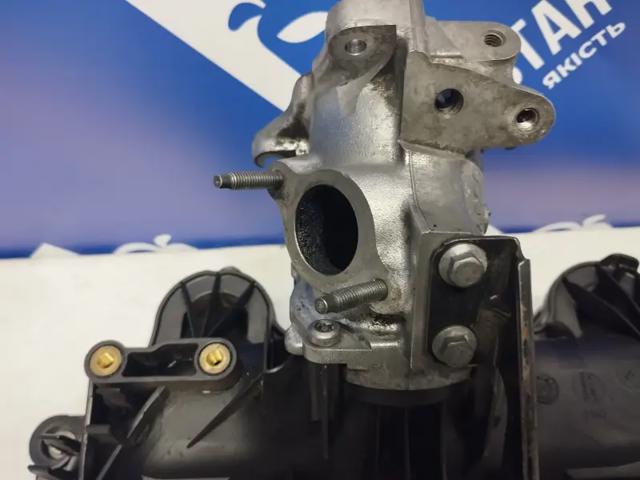 Колектор впускний LR001307 LAND ROVER