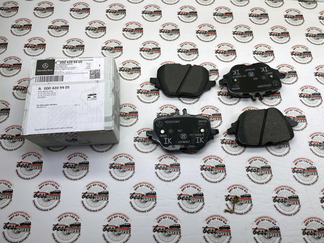 Комплект задніх колодок 0004209405 MERCEDES