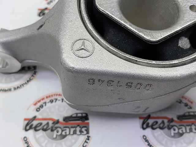Сайлентблок передньої підвіски 1663300143 MERCEDES