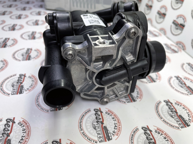 Корпус термостата в зборі Mercedes E