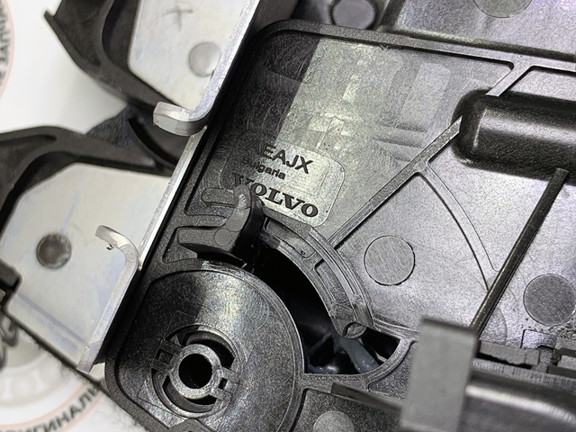 Замок і ручка дверей задка 31462203 VOLVO
