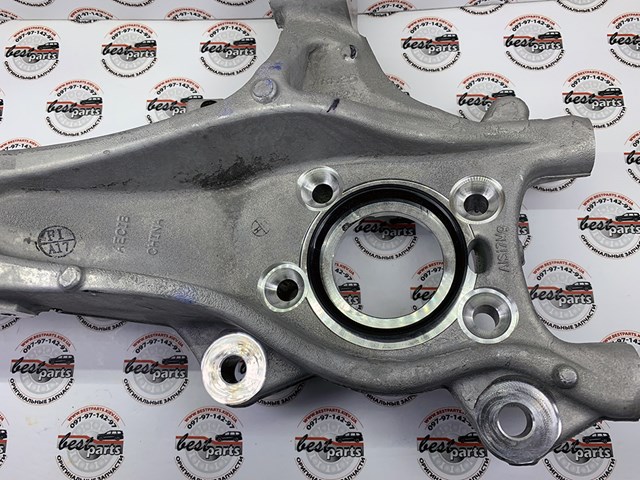 Кулак поворотний передній правий 31476879 VOLVO