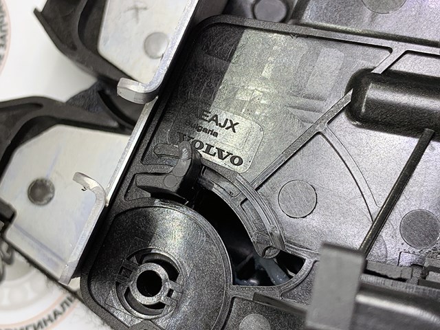 Замок кришки багажника 32149889 VOLVO