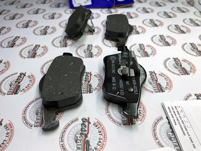 Комплект задніх колодок 32373187 VOLVO