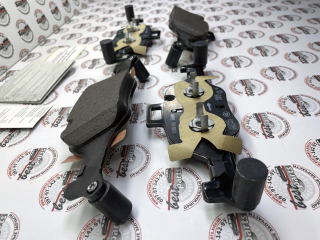Передні гальмівні колодки 34106898192 BMW