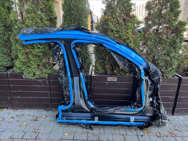 Отвір передніх лівих дверей 8W5809839A VAG