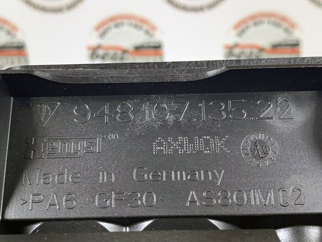 Масловіддільник / сепаратор системи вентиляції картера 94810713522 PORSCHE