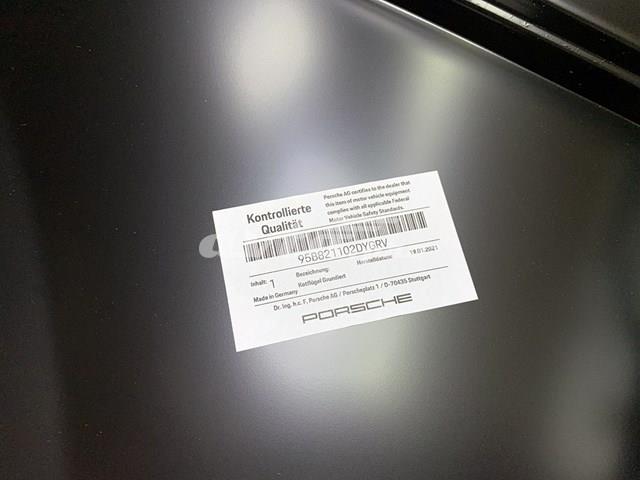 Переднє праве крило 95B821102DYGRV PORSCHE