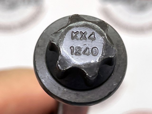 Болт кріплення головки блоку циліндрів A0000160000 MERCEDES