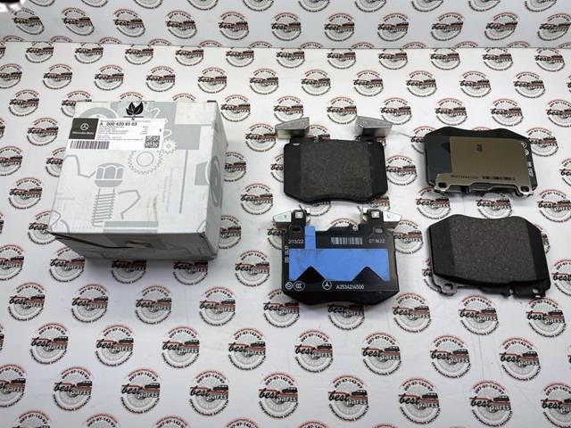 Колодки гальмівні передні, дискові A0004208503 MERCEDES