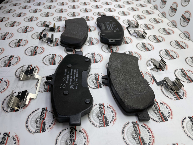 Передні гальмівні колодки A000420930490 MERCEDES