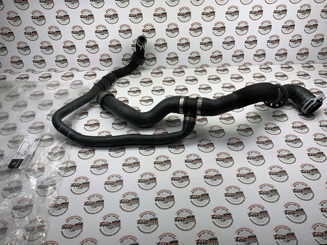 Патрубок системи охолодження A1645011082 MERCEDES