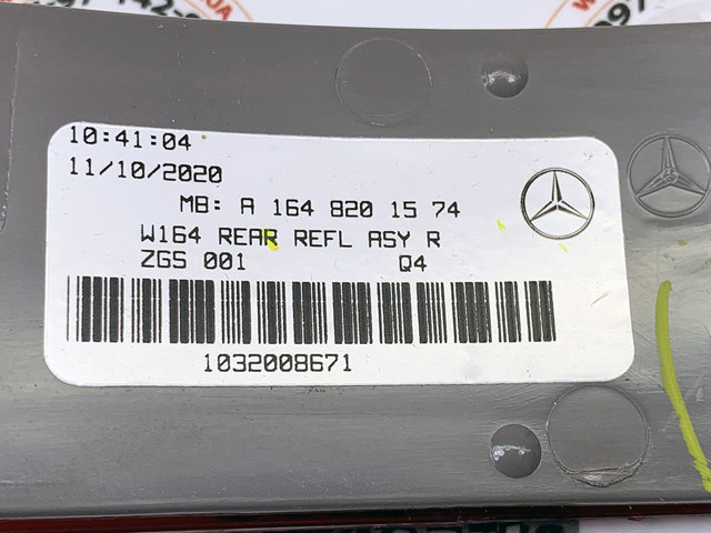 Правий катафот бампера A1648200674 MERCEDES