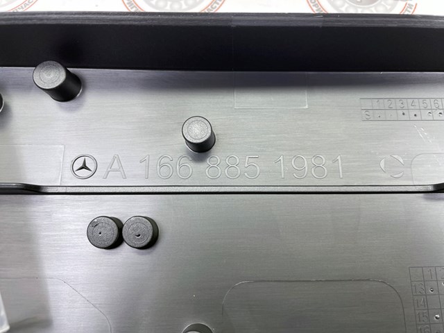 Кріплення переднього номера автомобіля A1668800044 MERCEDES