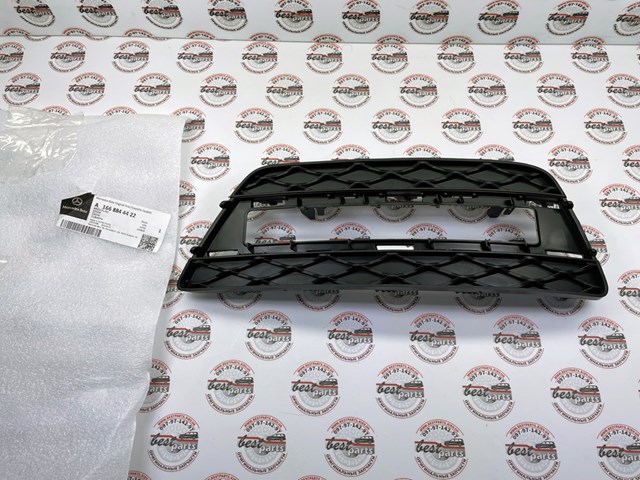 Заглушка ПТФ бампера переднього права A1668844422 MERCEDES