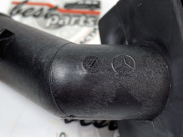 Штуцер блоку системи охолодження A1669970759 MERCEDES