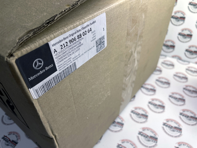 Фара задня права зовнішня A212906880264 MERCEDES