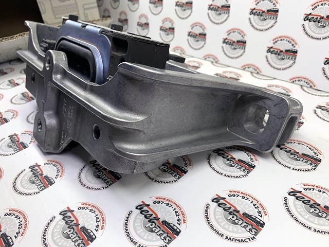Права подушка двигуна A2462402517 MERCEDES