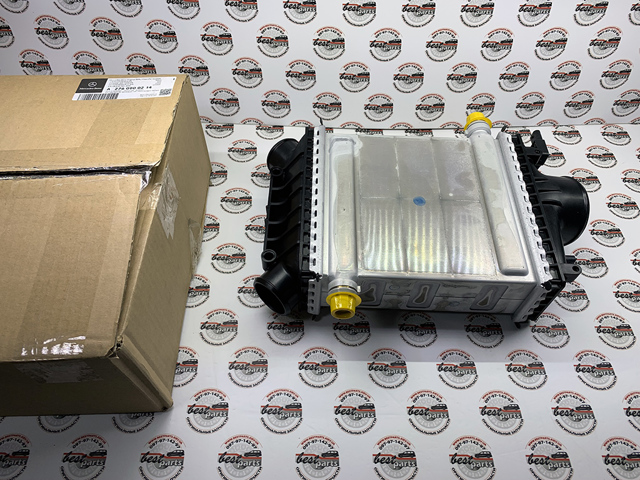 Охолоджувач наддувочного повітря A2760900214 MERCEDES