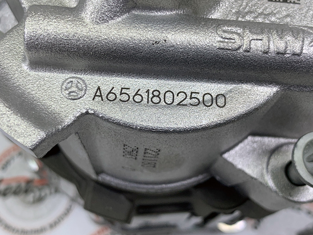 Масляний насос двигуна A6561800101 MERCEDES