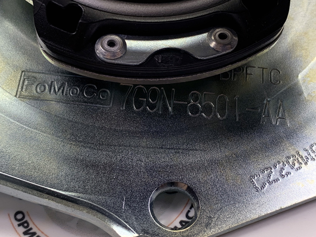Насос охолодження LR003204 LAND ROVER