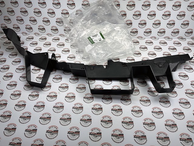 Кронштейн кріплення бампера переднього лівий LR013866 LAND ROVER
